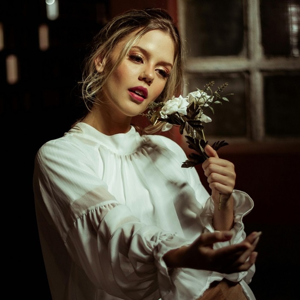 إدمان وسائل التواصل الإجتماعي.. مُختصون يُساعدونكِ على استعادة السيطرة وتقديم الأولوية لصحتكِ النفسية