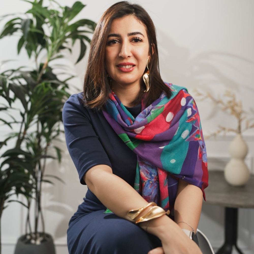 الدكتورة شيماء الشريف أول عربية تفوز باﻟﺠﺎﺋﺰه اﻟدوﻟﻴﺔ ﻟﻸدب اﻟﻌﺮﺑﻲ