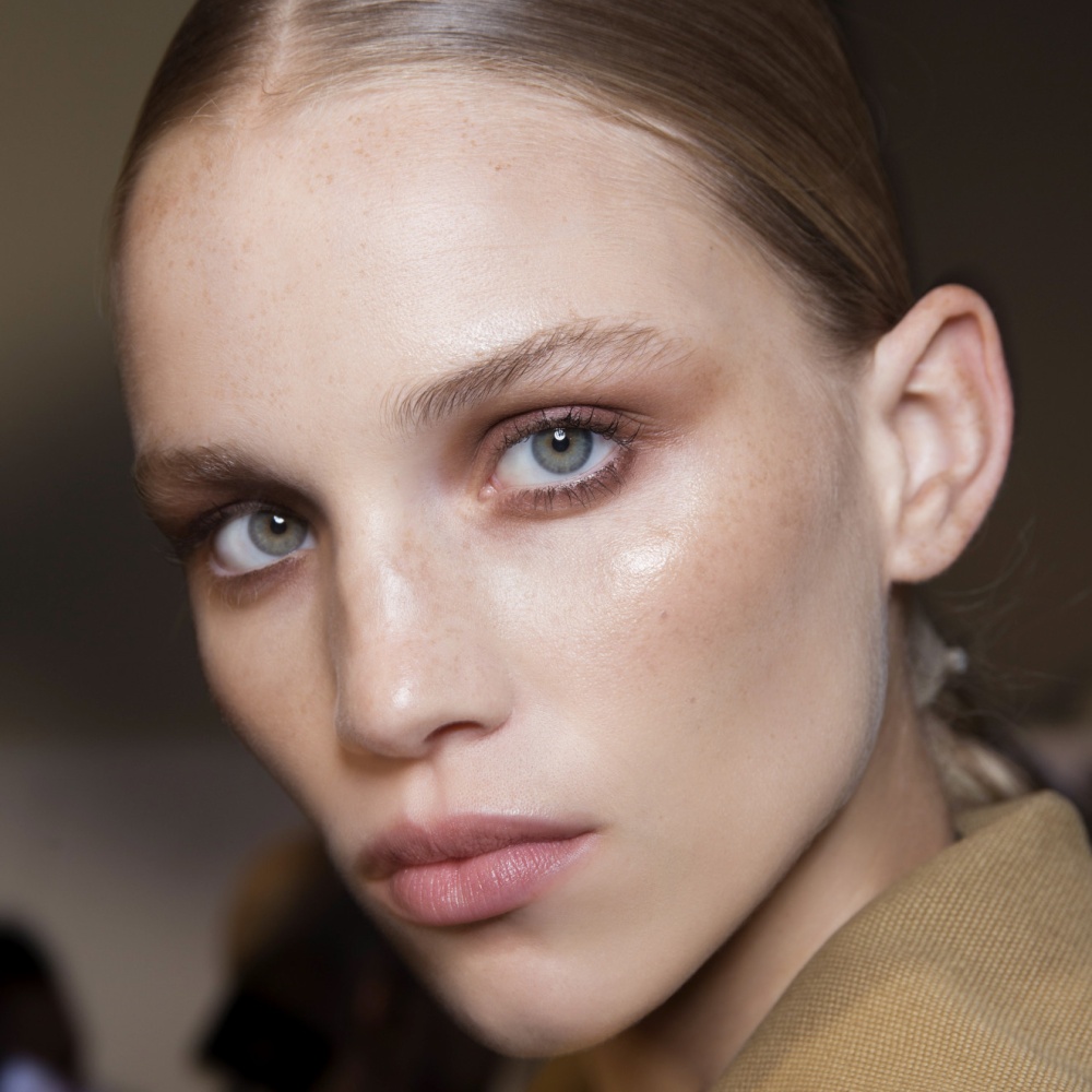 تقنية الهيدرافيشل..علاج فعّال لبشرة رطبة ونضرة خلال السفر