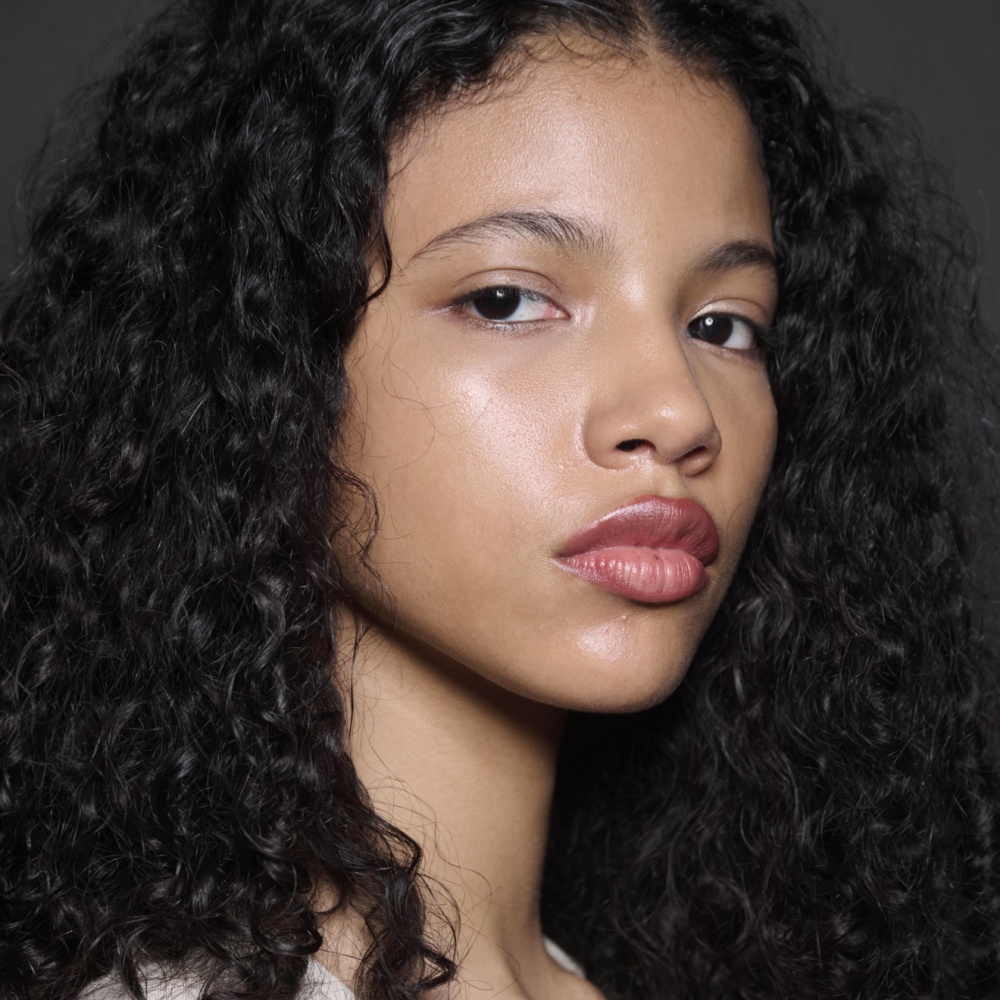 فوائد التقشير الكيميائي لبشرة متساوية ونضرة 