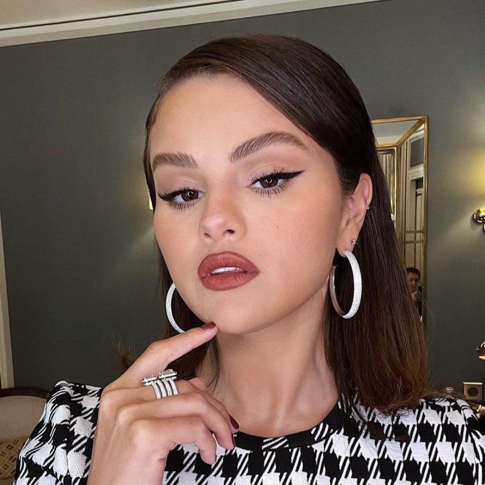 النجمة العالمية سيلينا غومز ـ الصورة من حساب علامة Rare Beauty على إنستقرام