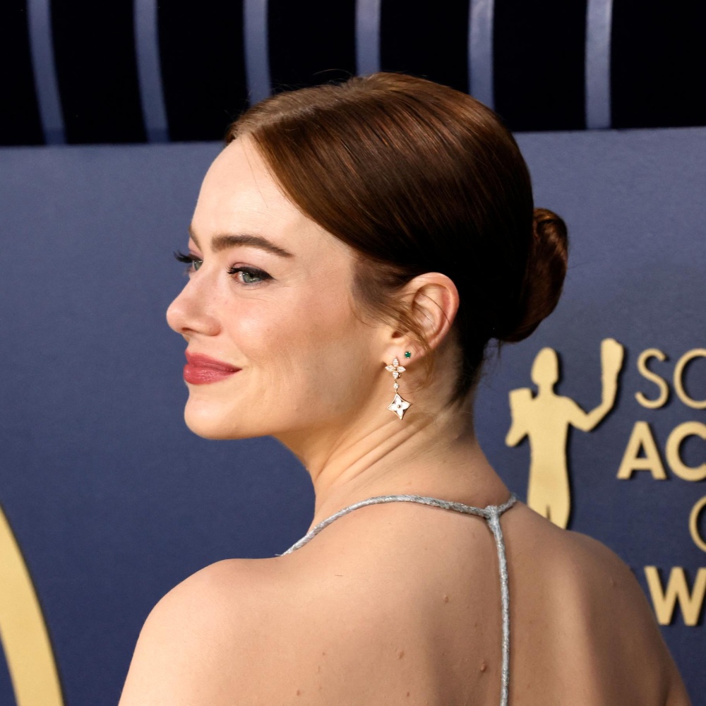 تسريحات شعر الكعكة المنخفضة بأسلوب Emma Stone