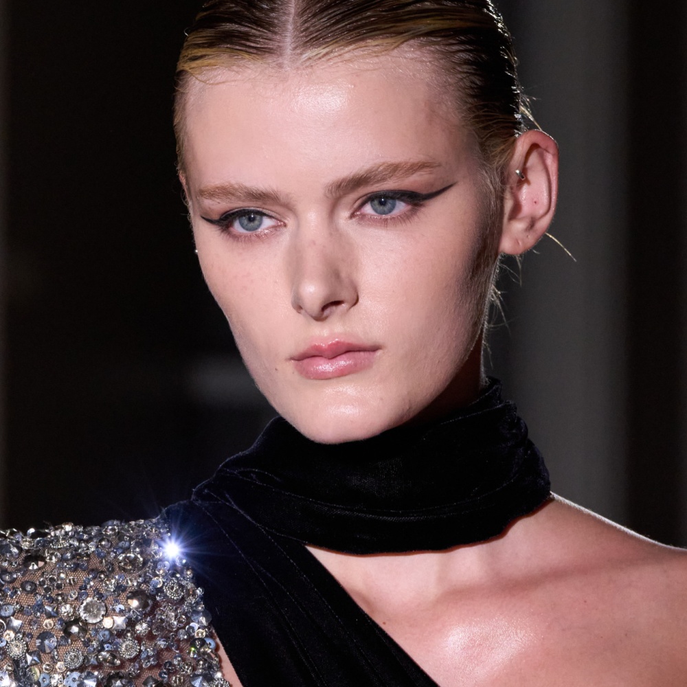 كواليس عرض Zuhair Murad في باريس وصيحات جمالية بتوقيع شارلوت تيلبوري