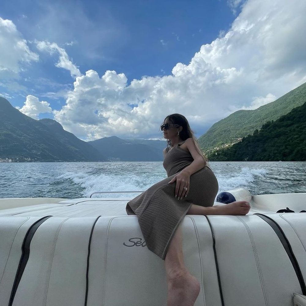 اجازة جميلة عوض في جزيرة كومو الإيطالية 