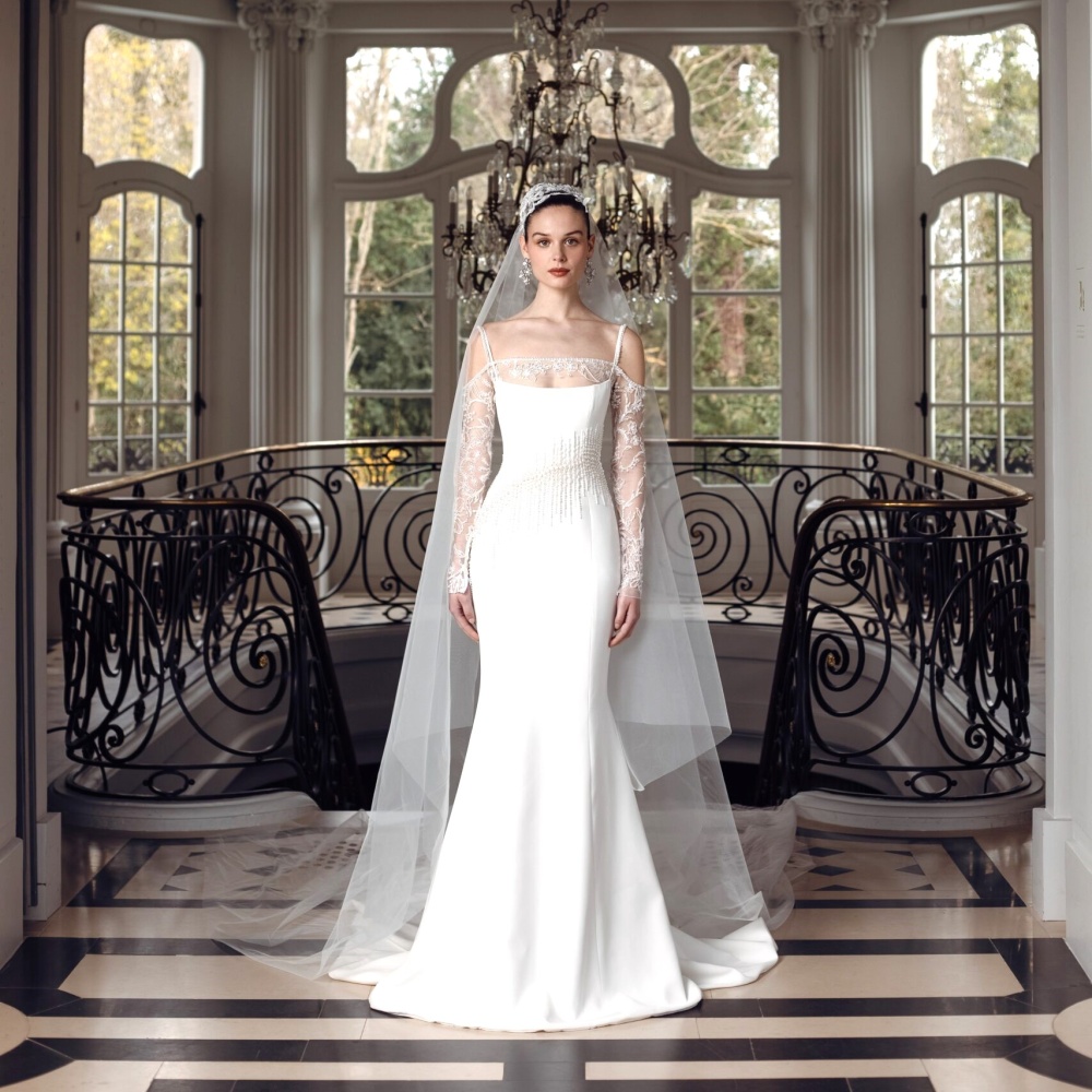 فستان زفاف بأكمام دانتيل من جورج حبيقة