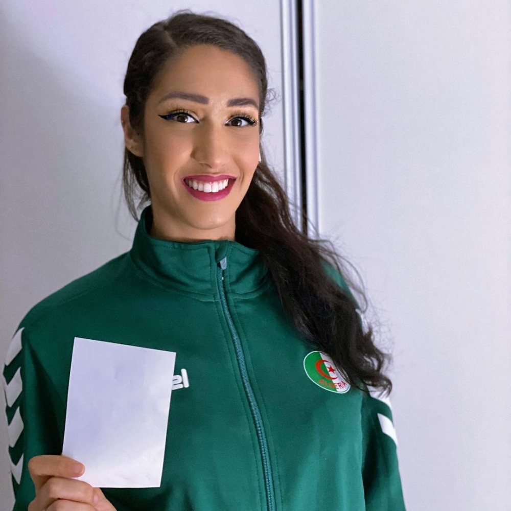 بطلة الكاراتيه Lamia Matoub بخطوط الآيلاينر