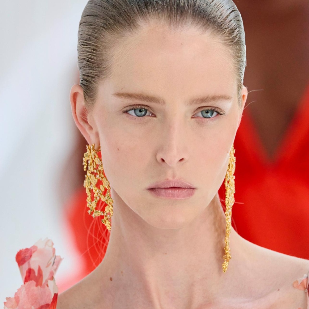 تألقي كالنجمات بأسرار تنظيف البشرة بعمق في المنزل