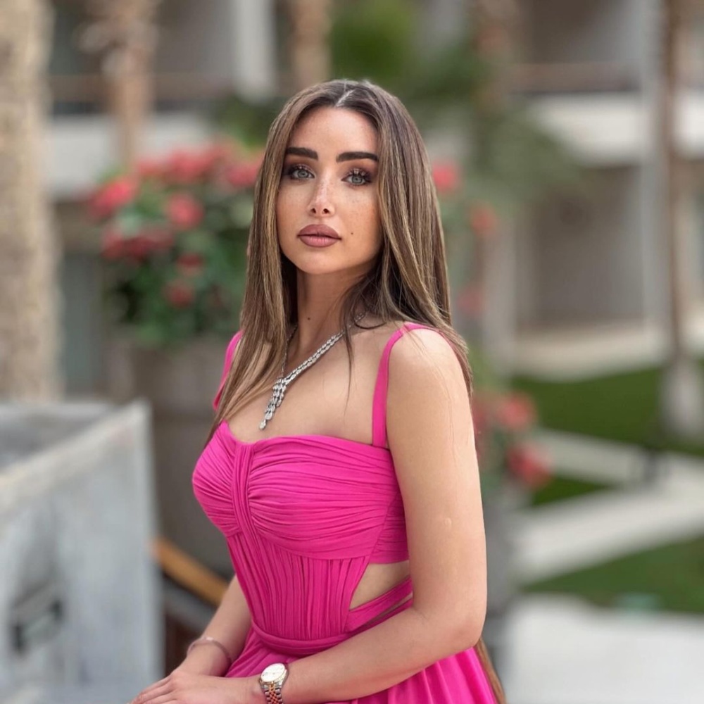 هنا الزاهد
