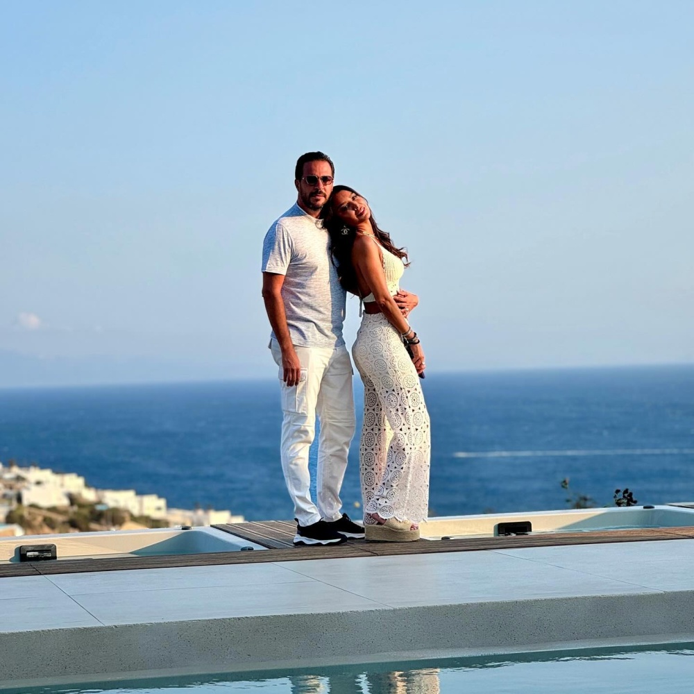 إطلالات أمل بوشوشة برفقة زوجها ...أناقة متناغمة تعكس قصة حبهما