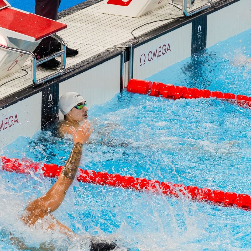 السباح السعودي زيد السراج يحتل المركز الأول ضمن مجموعته في سباق 100 متر حرة بأولمبياد باريس