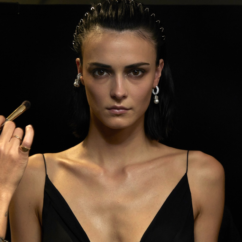 مستحضرات تجميل من البشرة الى الشعر لإجازة صيف 2024