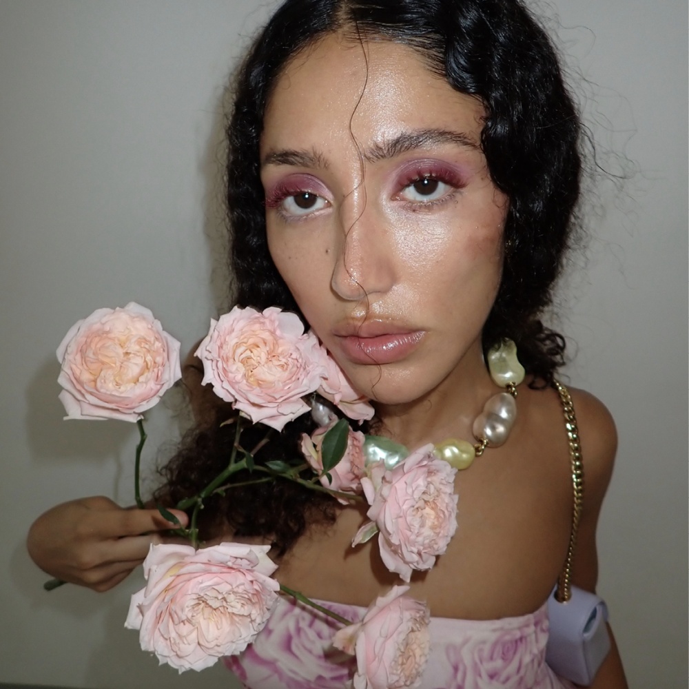 خاص "هي": المؤثرة هدى شاهين تختار عناصر لا تستغني عنها في أسلوب حياتها