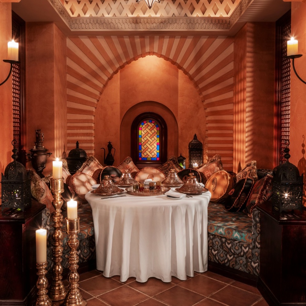 انغمس في تجربة طعام مغربية تراثية هذا الصيف في مطعم طاجين، منتجع ون آند أونلي رويال ميراج
