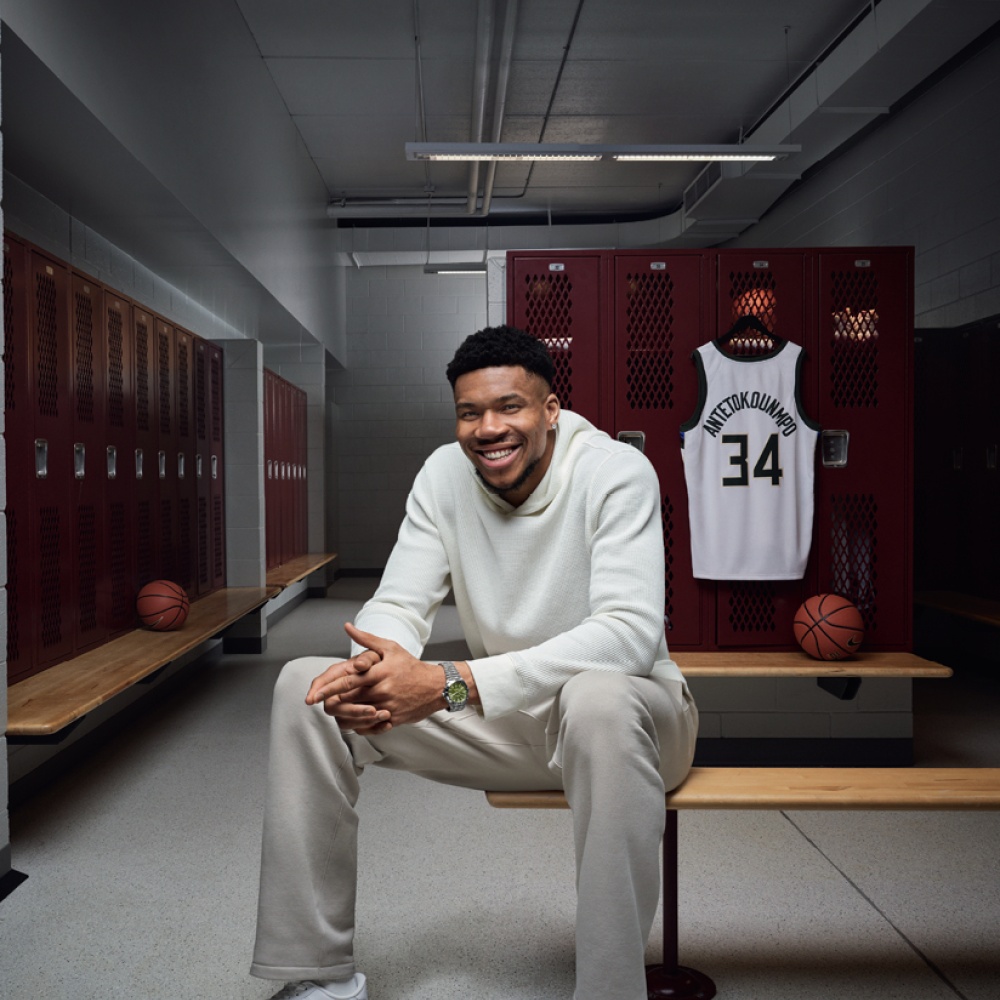 "يانيس أنتيتوكونمبو" نجم كرة السلة العالمي لـ"هي": كنت قبل 12 سنة أبيع الساعات في الشوارع واليوم أصمم ساعتي الخاصة... هذه نعمة