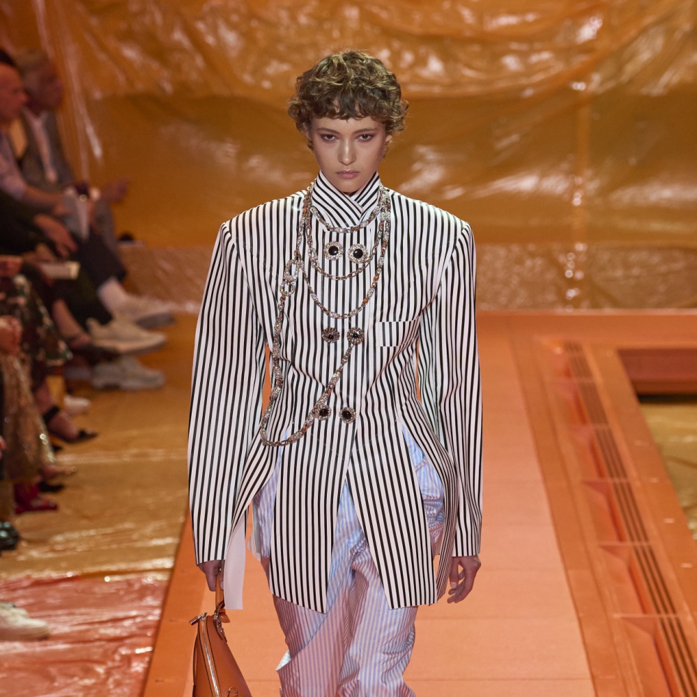 إطلالة من Louis Vuitton