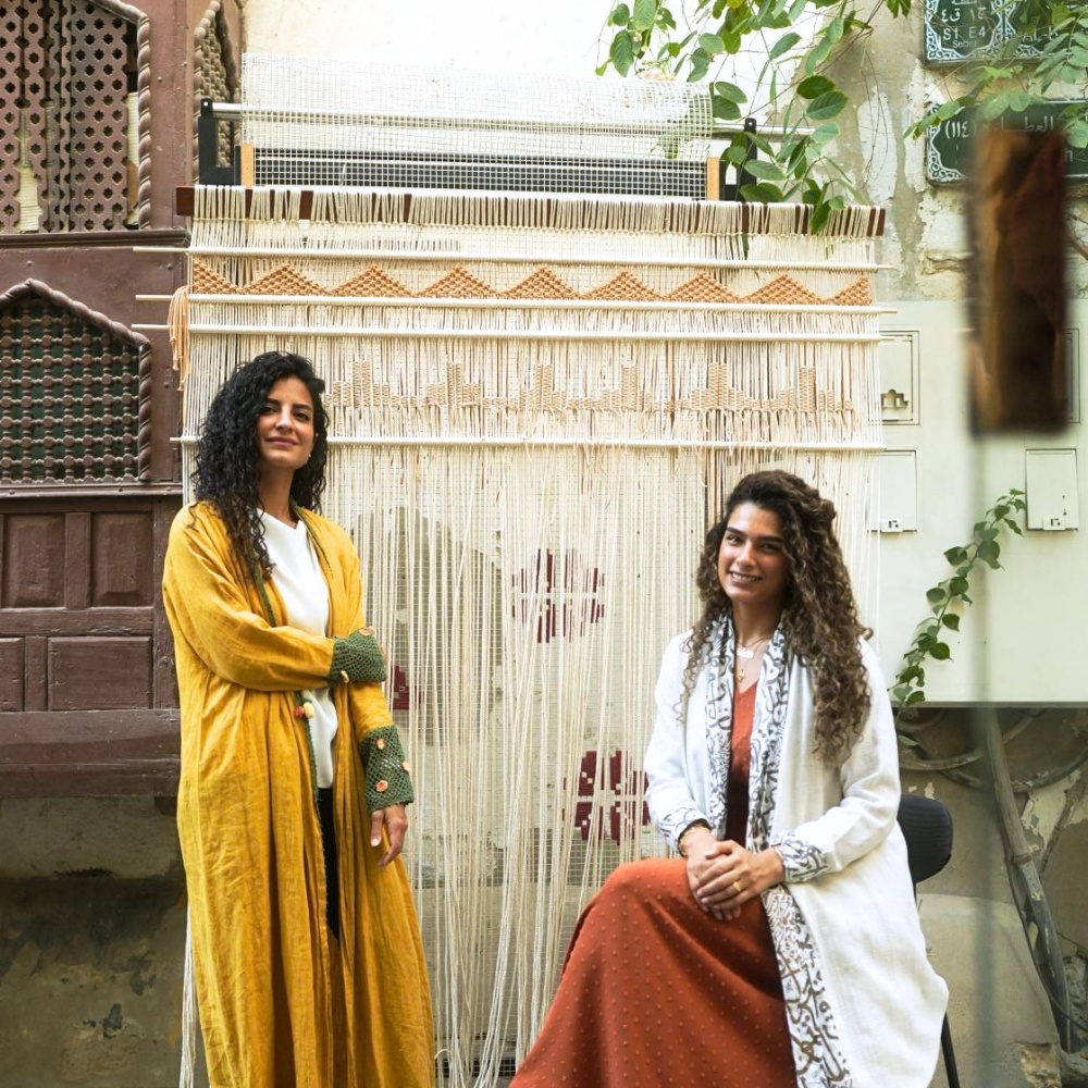 مؤسستا علامة جذوري لـ"هي": توارثت عائلتانا فن المكرمية ونقدم رواية ثقافية لكل منطقة في المملكة