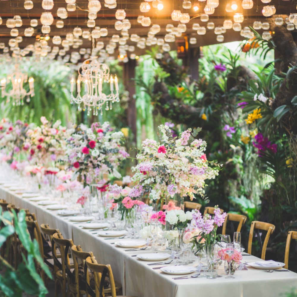 ألوان زهور متداخلة لثيم زفاف ساحر