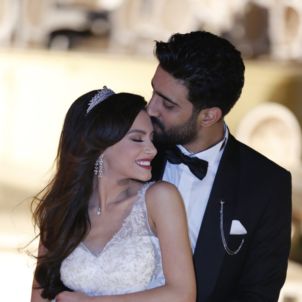 الفنانة كارمن قطعت رحلة شهر عسلها بعد اسبوع