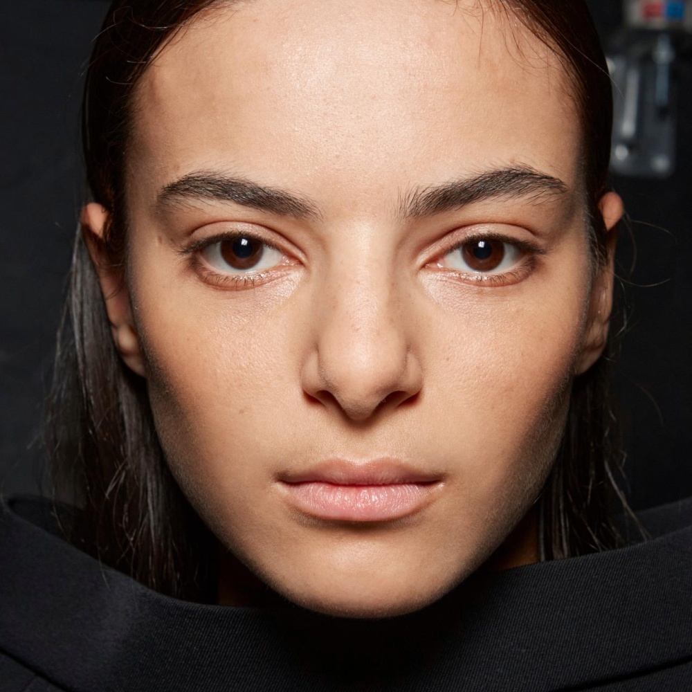 جددّي بشرتك في الخريف بتقشير طبيعي يمنحك إشراقة ساحرة