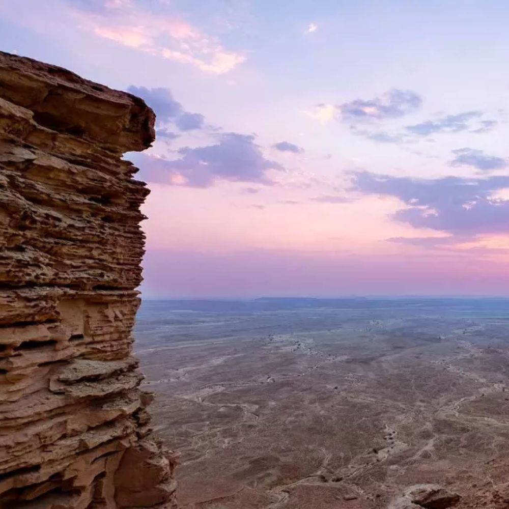 رحلة ساحرة بين السحاب.. اكتشفي أروع القمم الجبلية في المملكة