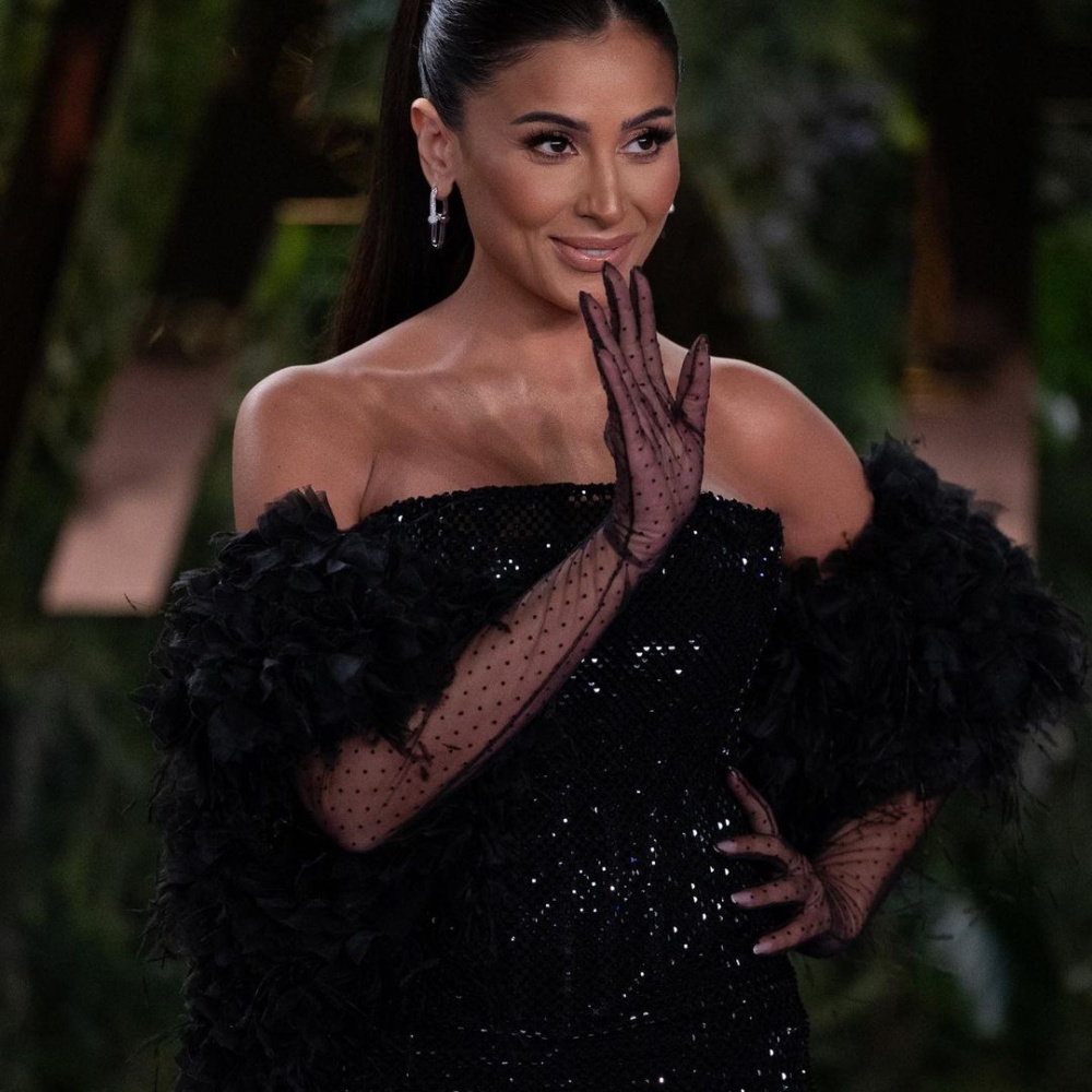 تزامنًا مع عيد ميلاد تامر حسني.. إليكِ جولة على صندوق مجوهرات أبرز النجمات اللاتي حقّقنَ نجاحًا كبيرًا في أشهر أفلامه