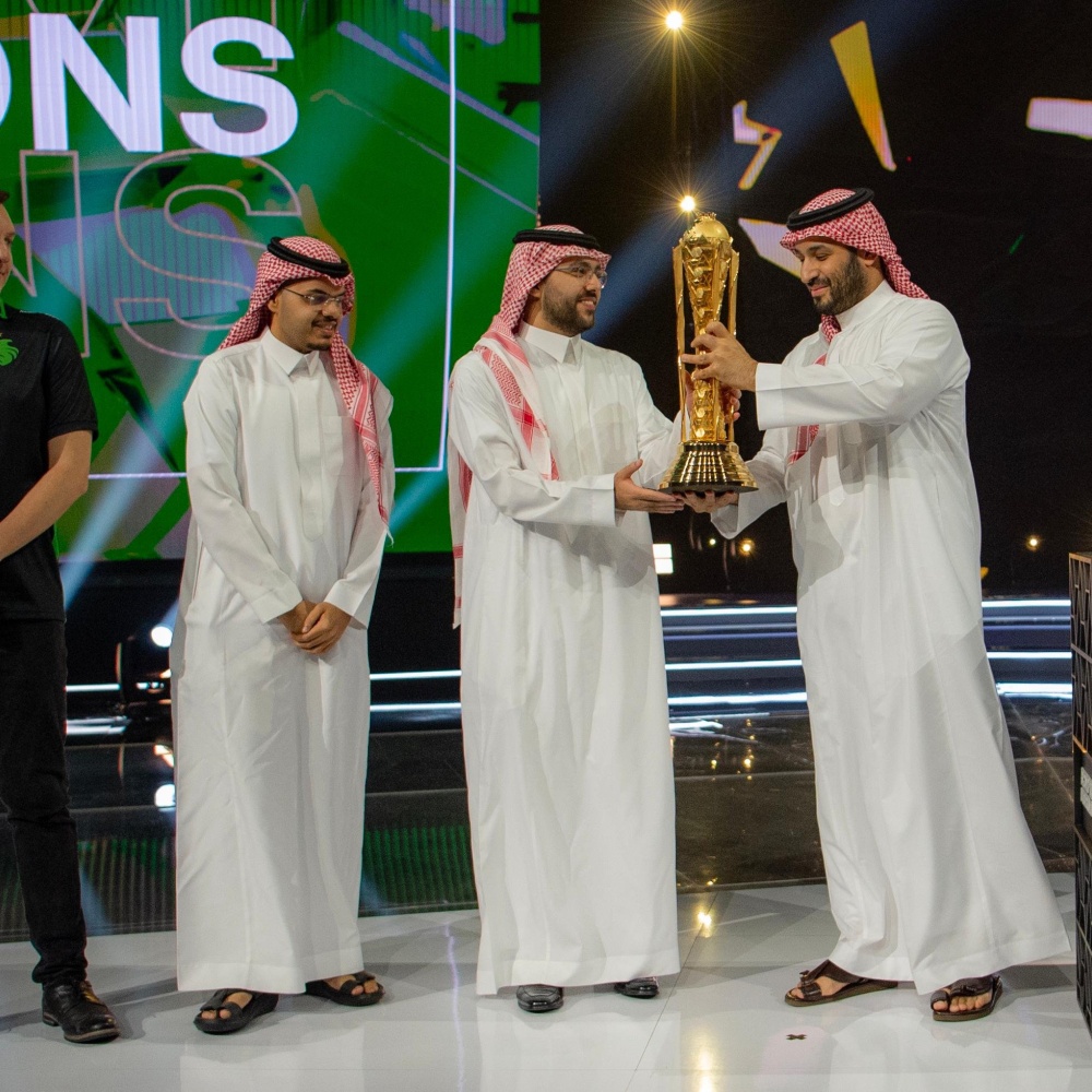 ولي العهد يتوج بطل كأس العالم للرياضات الإلكترونية