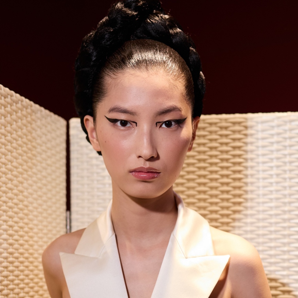 للحصول على البشرة الكورية الزجاجية لا تغفلي الخطوات المقدمة وإلتزمي بتطبيقها للحصول على نتائج رائ