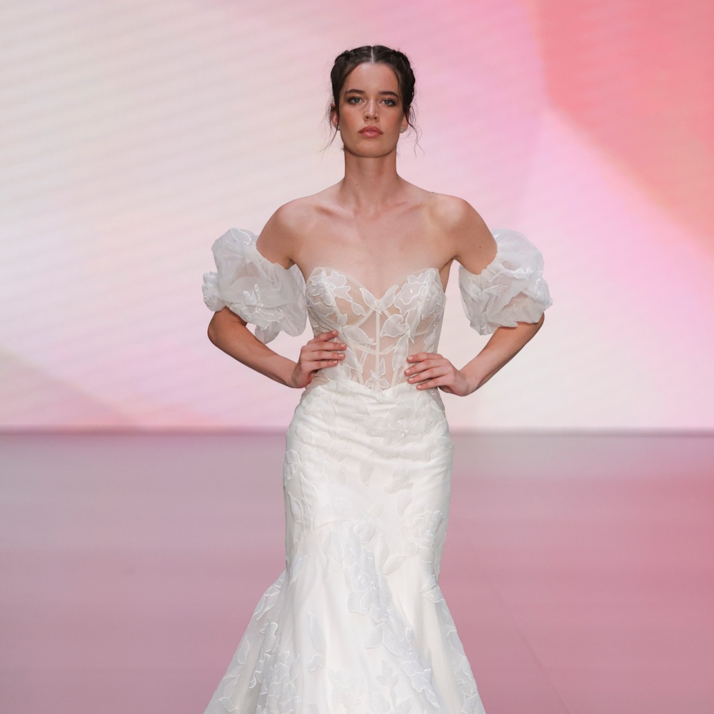 فستان زفاف بأكمام قصيرة لعروس مشرقة من Morilee By Gardner