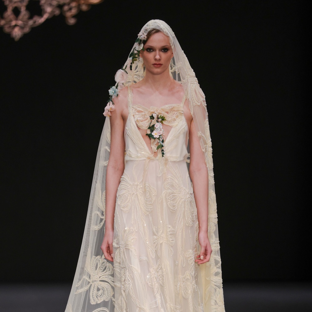 فستان زفاف بتدرجات البيج من ماركو ماريا