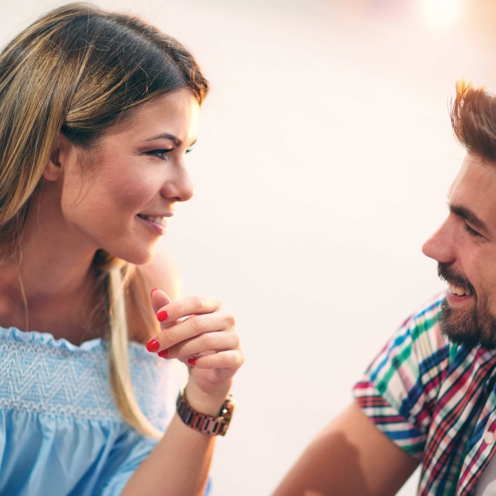 لا داعي للحيرة هذه هي علامات الحب بعد اللقاء الأول