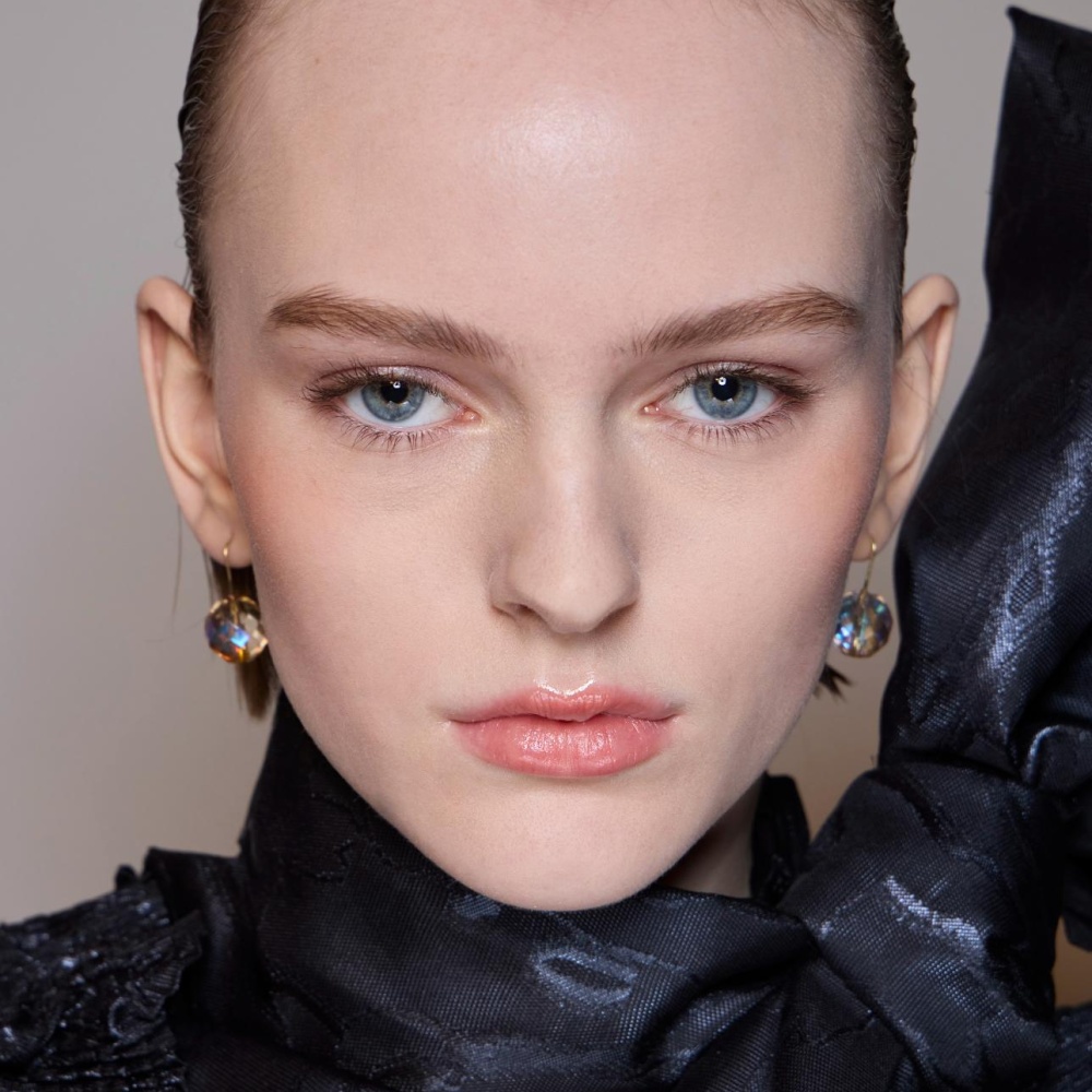  إشراق البشرة يبدأ بزيت الليمون الذي سيغير روتين جمالك للأبد