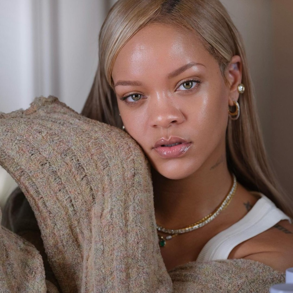 رسمات المكياج الغلوسي بأسلوب Rihanna
