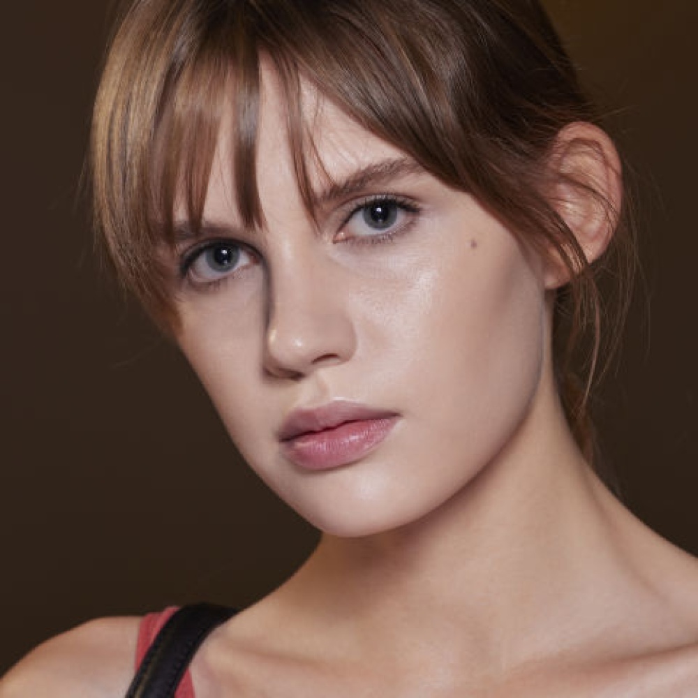 سر البشرة الناعمة والمحمية من خلال دمج المرطب وواقي الشمس