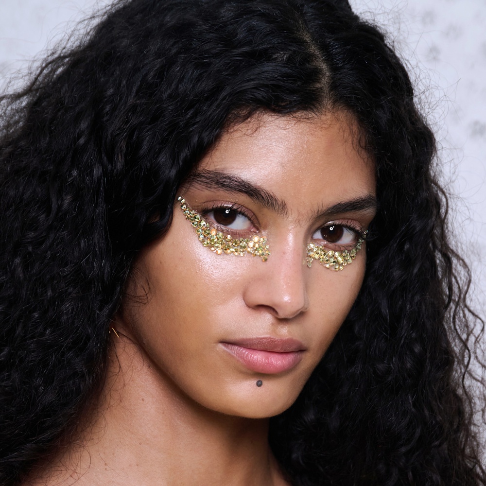 كيف تبرزين تألقك في يوم المرأة الإماراتية رغم حرارة الصحراء؟