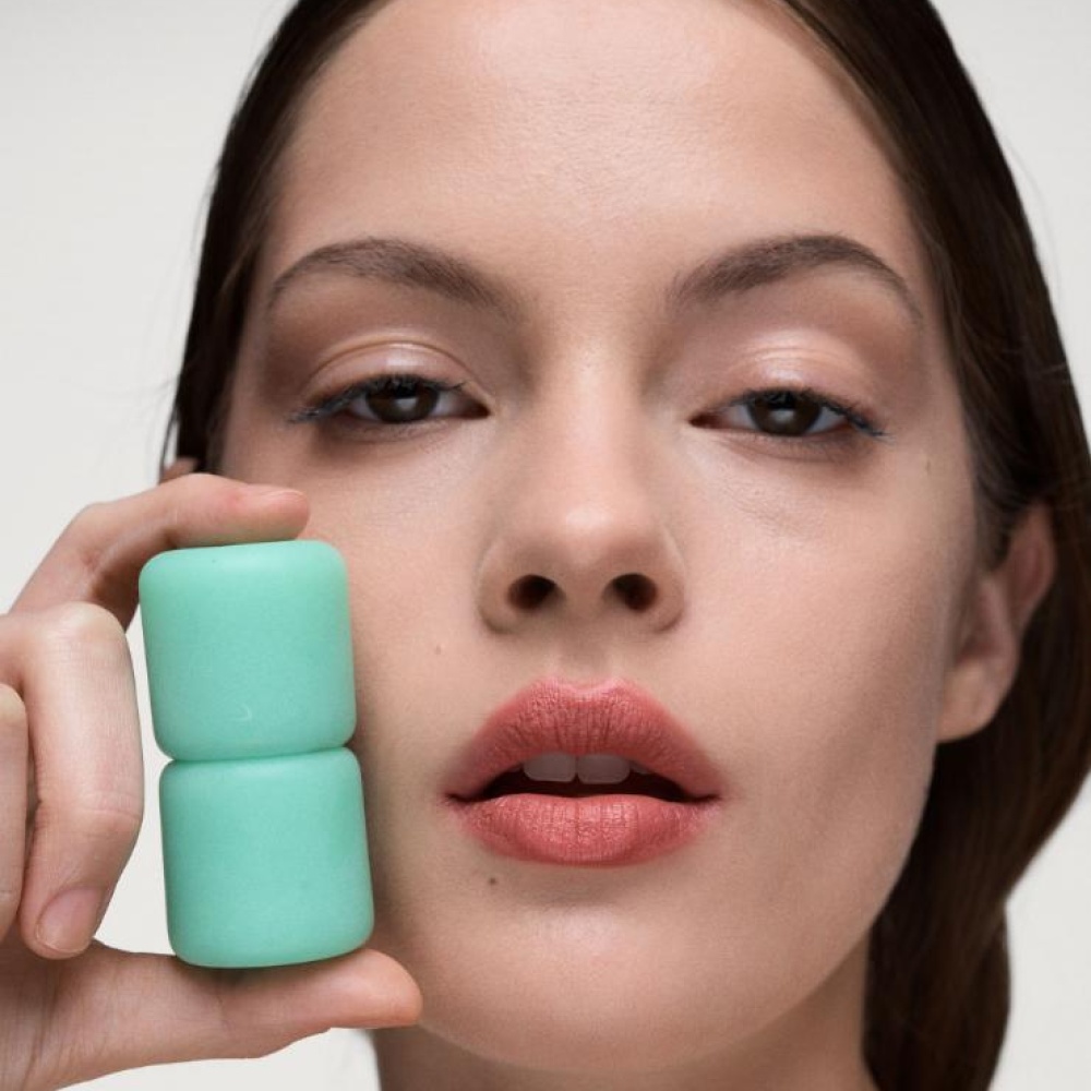 SIMIHAZE BEAUTY تقدم أحمر الشفاه الشهير VELVET BLUR