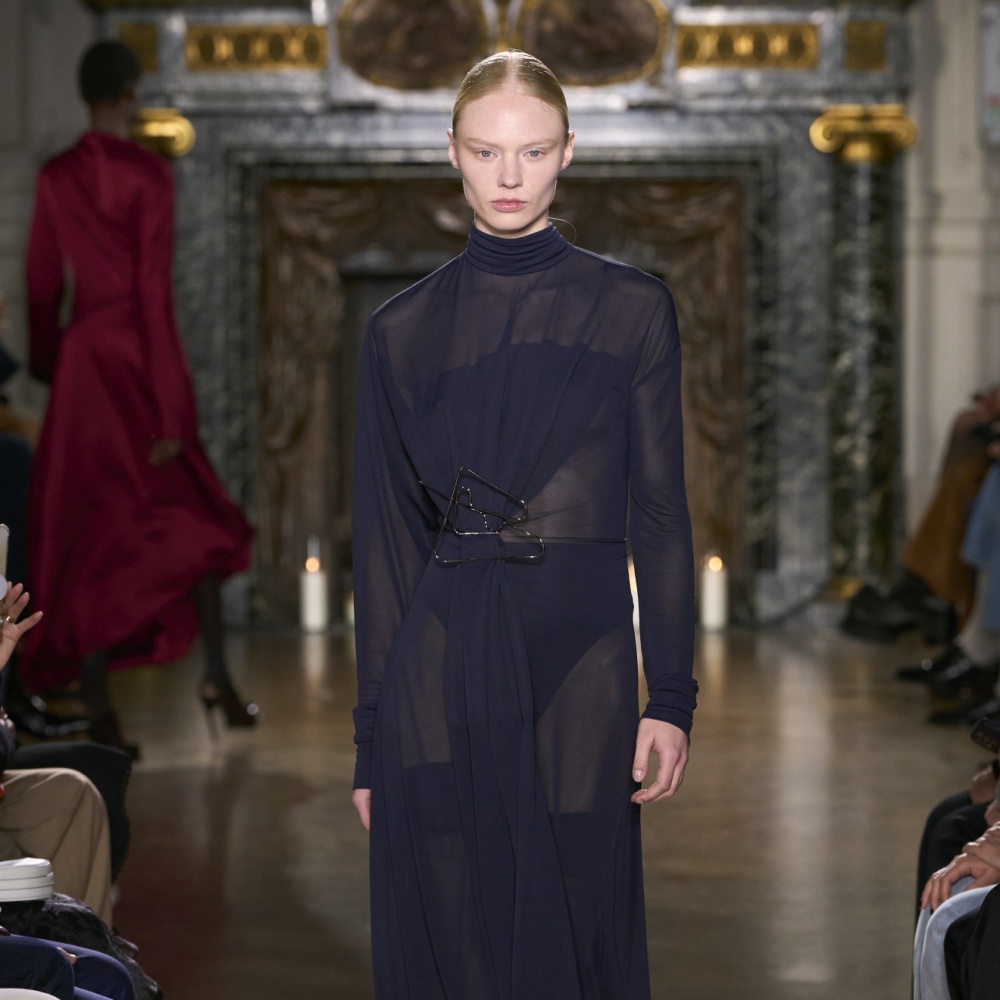 إطلالة من Victoria Beckham