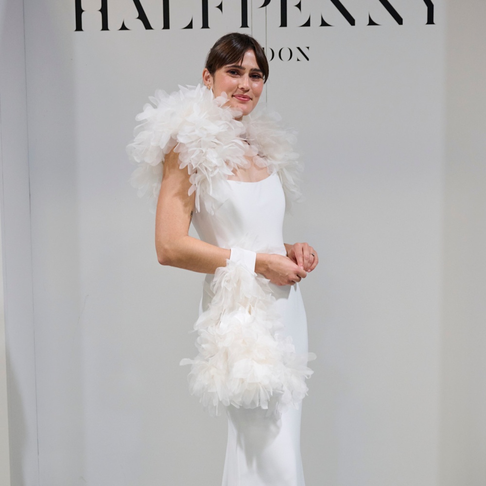 Halfpenny لمسة من الريش على فساتين الزفاف
