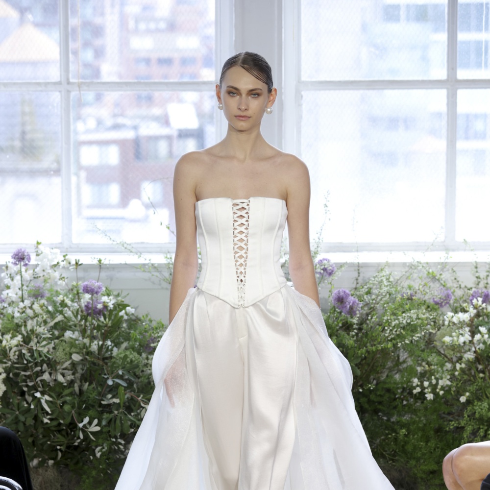 إطلالة البنطال من برونكس بانكو