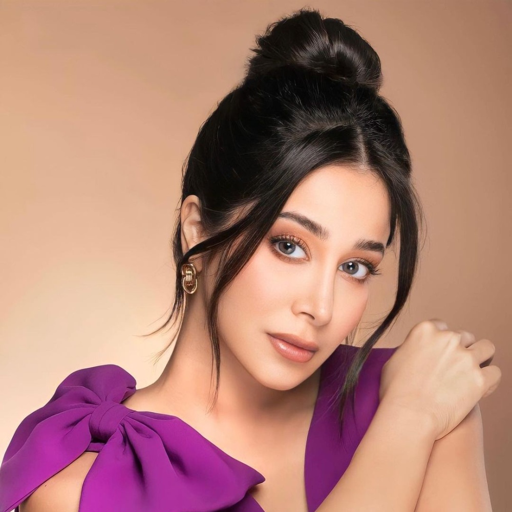 تصاميم مجوهرات نجمات السعودية: تألق لا يقاوم في 2024