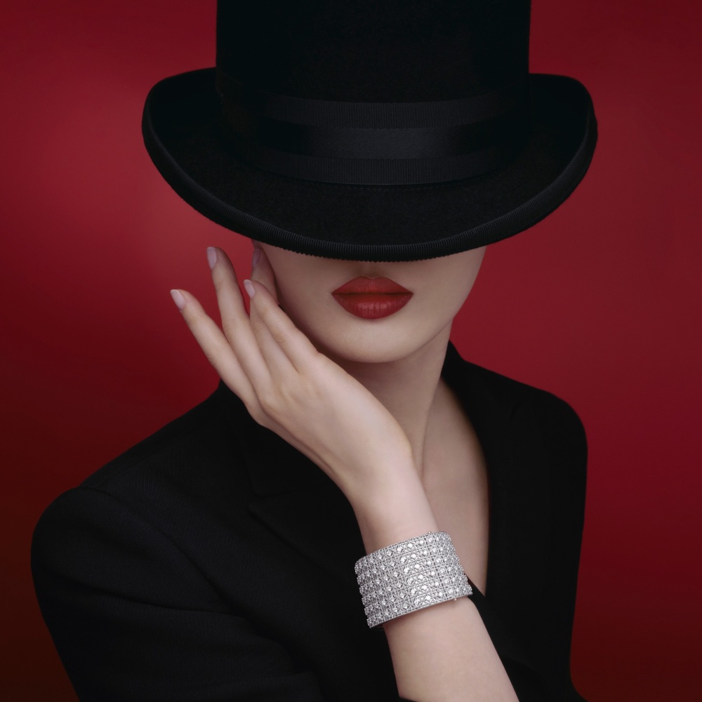 الصورة من صفحة ديور السمية على انستقرام @BrigitteNiedermairStudio