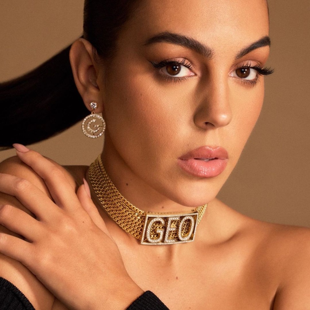 جورجينا رودريغيز بتصاميم مجوهرات فخمة وجريئة