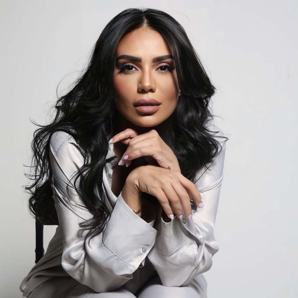 لبنى عبدالعزيز