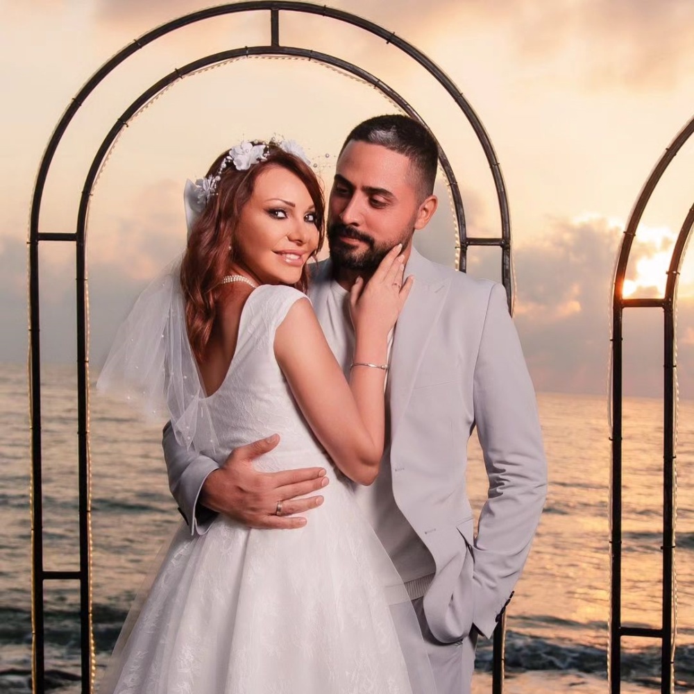 نادين تحسين بك مع زوجها إياد عيسى في يوم الزفاف