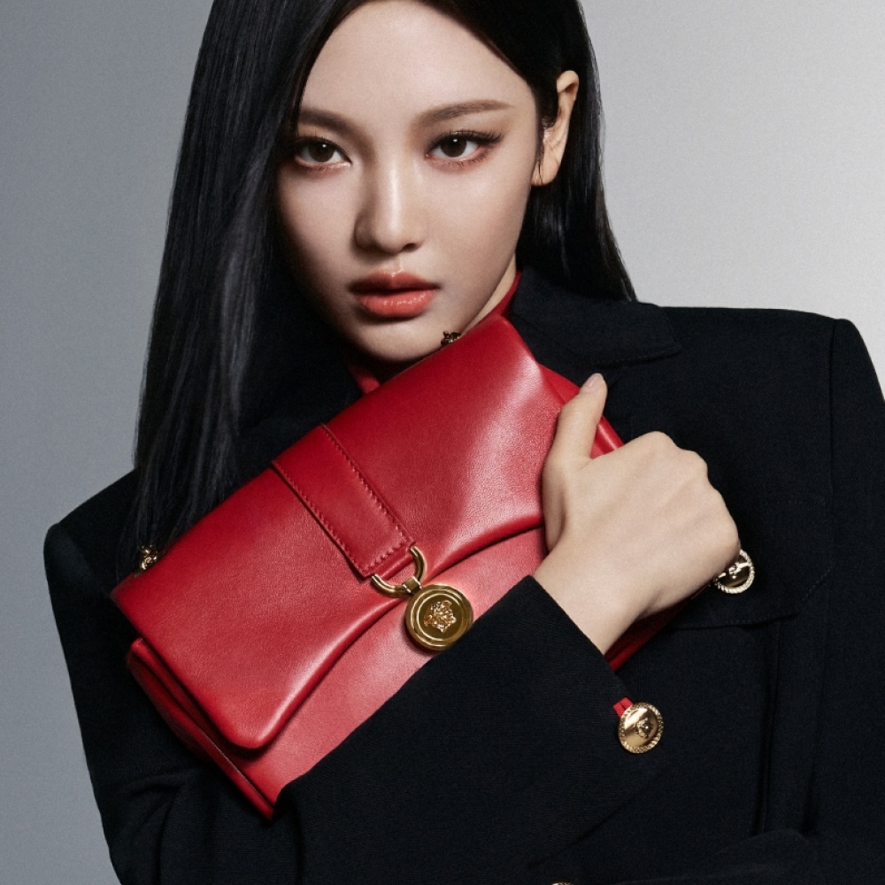 حقيبة crossbody Kleio الإضافة الأحدث إلى عائلة حقائب Medusa ’95