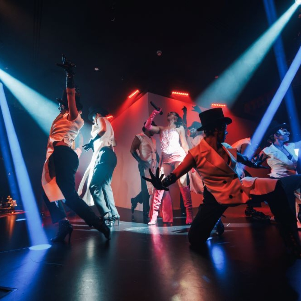 تجربة غامرة مع عشاء مميزة وعروض مبهرة .. The Showhouse دبي ينقل زوّاره نحو عالم ساحر 