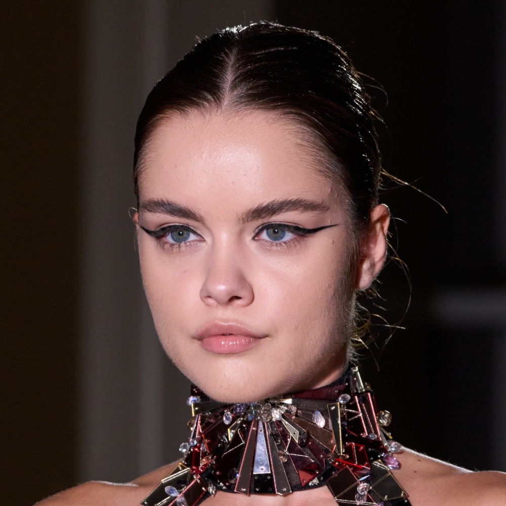 موضة مكياج العيون المجنح وخطوات لتحويل عينيك إلى لوحة فنية ساحرة