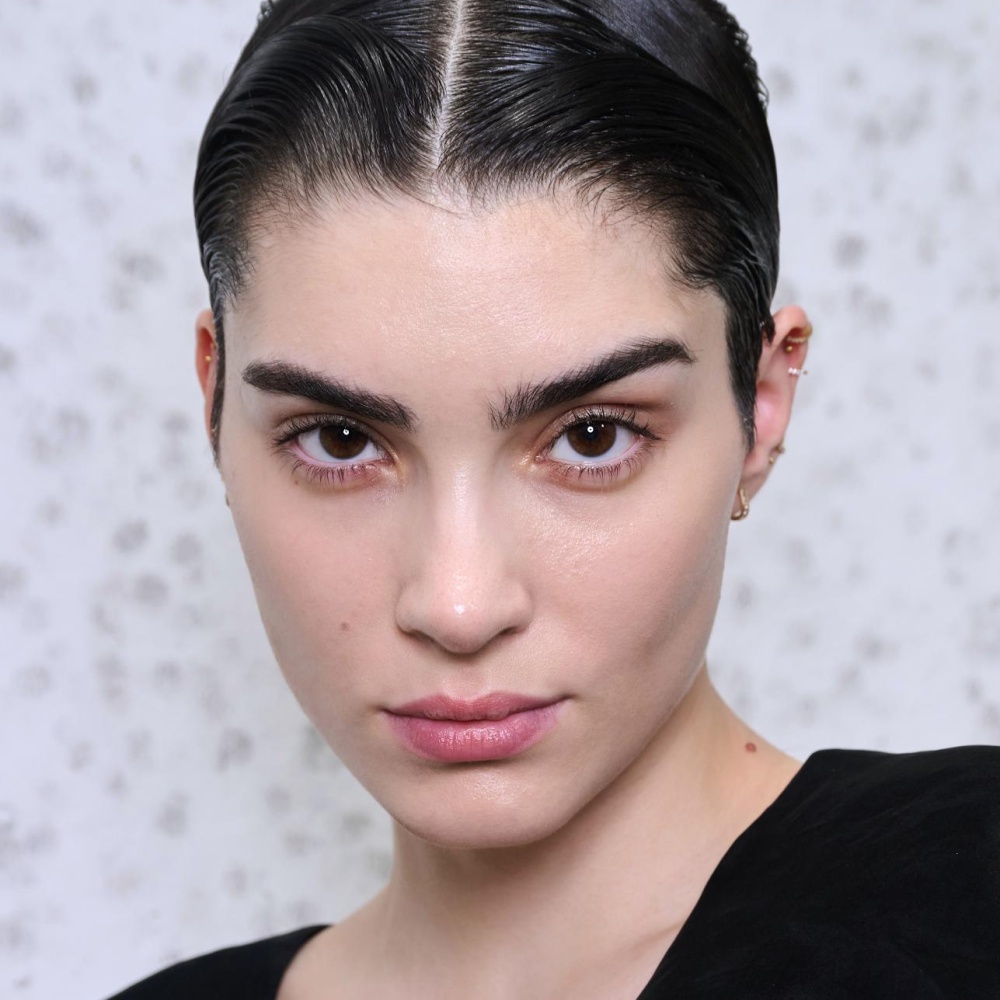 هل تبحثين عن تألق لا يقاوم؟ هذا الماسك الطبيعي هو الحل