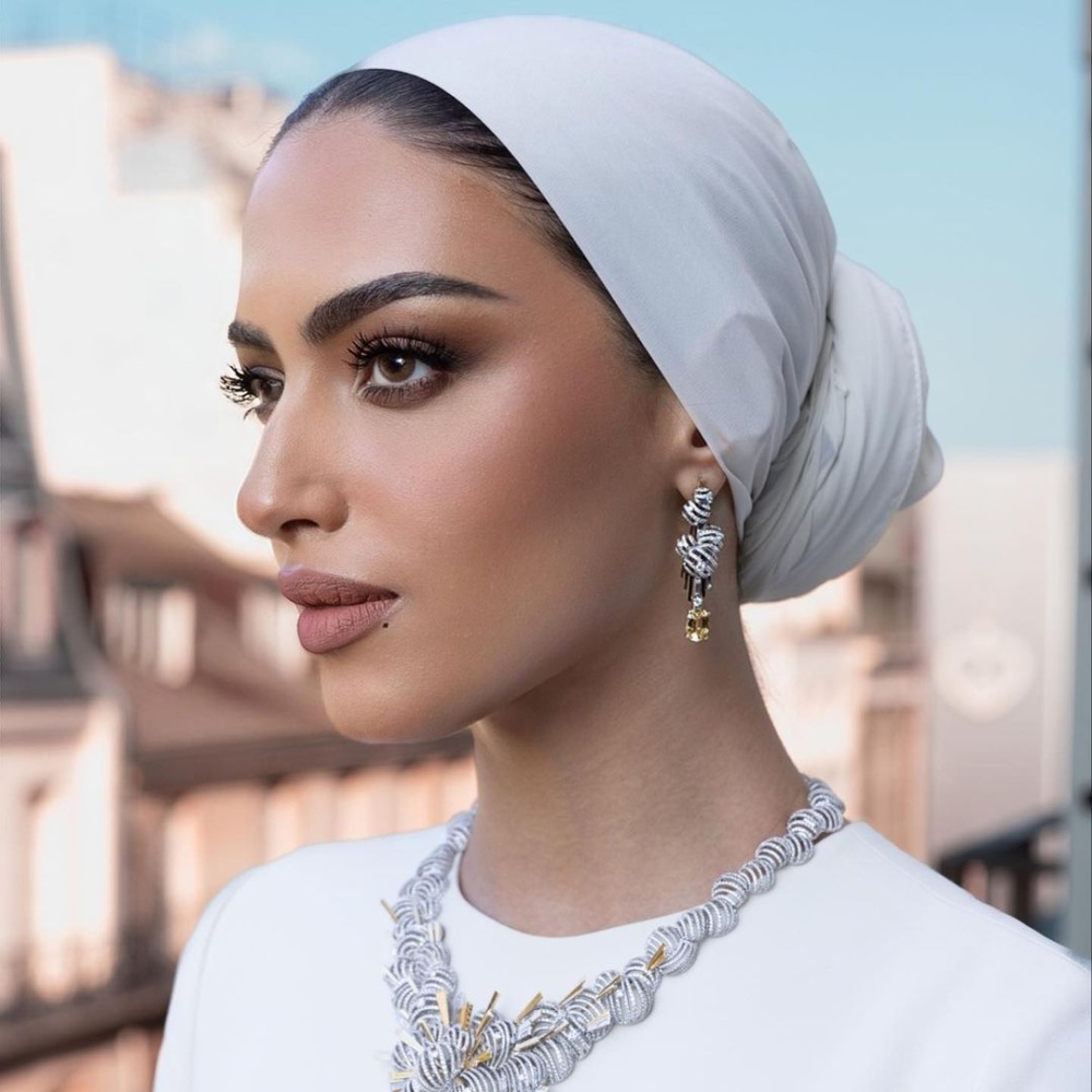 يارا النملة أقلام الهايلايتر الخاصة بعلامة moonglaze