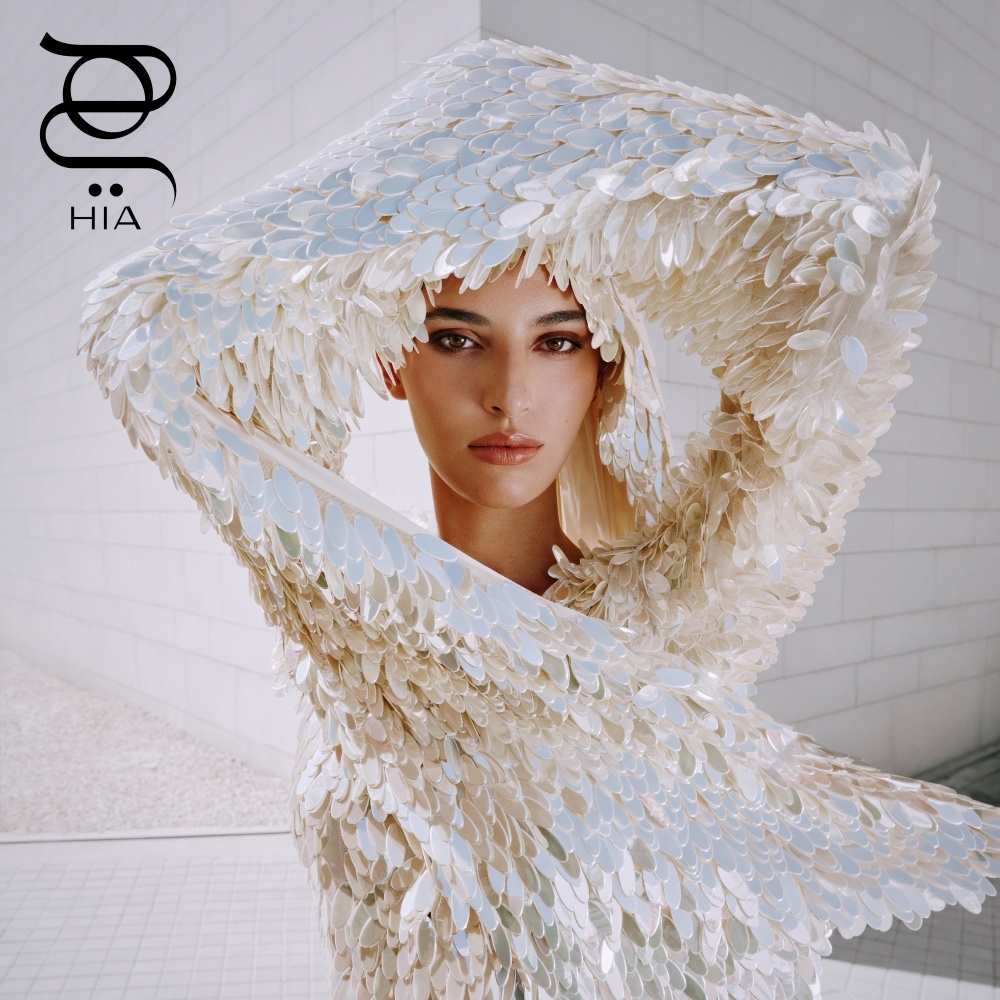 عدد السعودية من "هي": ننسج التاريخ من رؤية.. نكتب الحاضر من إلهام ونصمم الغد من طموح