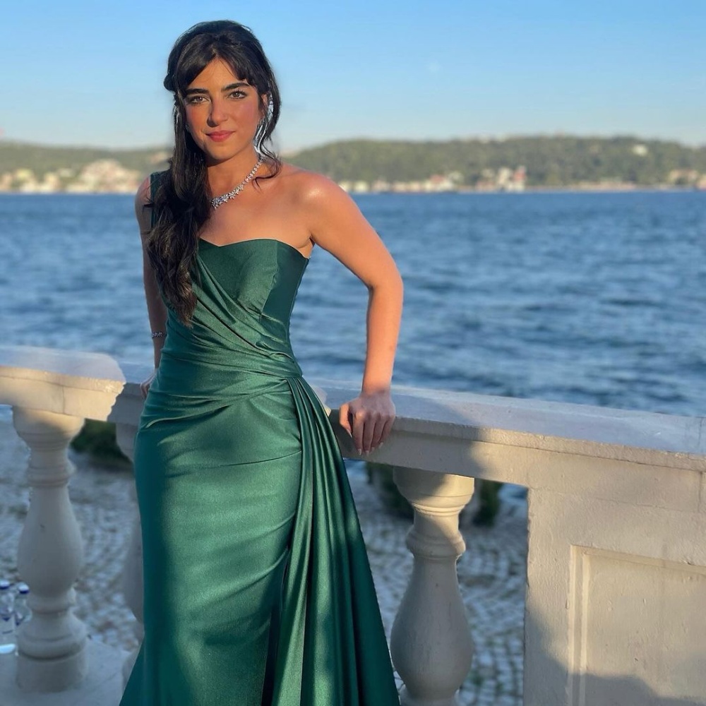 فساتين سهرة تلائم احتفالات اليوم الوطني السعودي من وحي الفنانة السعودية نور الخضراء